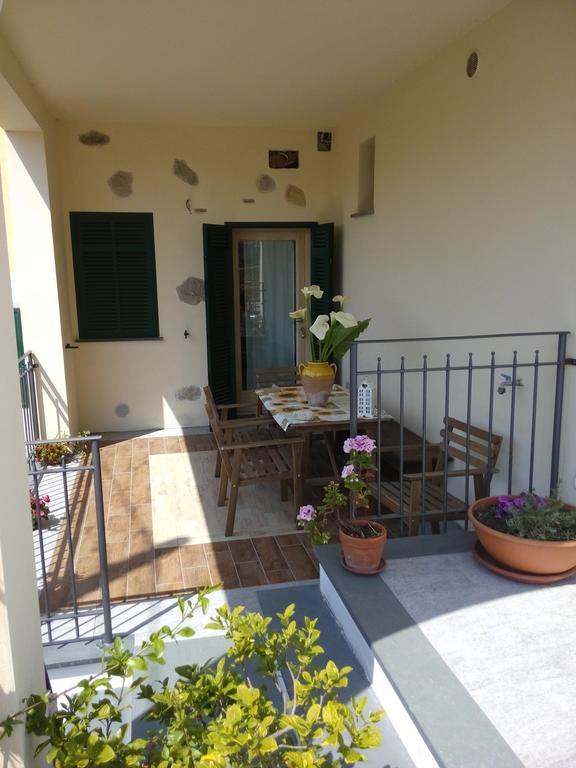 Casa Papaveri Rossi Finale Ligure Bilik gambar